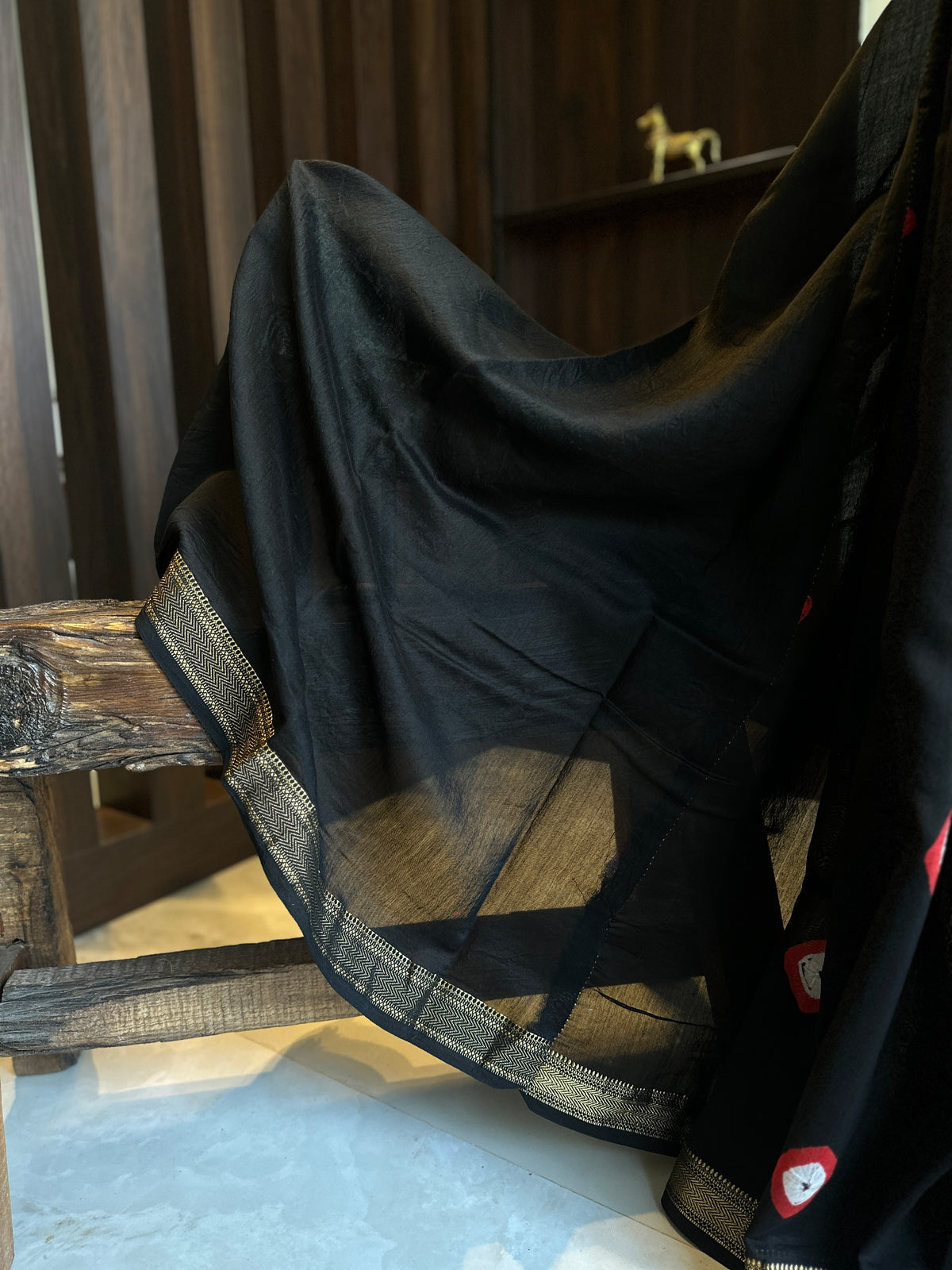 Black Red Shibbori Motif Silk By Cotton Maheshwari Saree