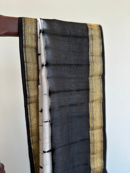 Chalk White And Black Shibbori Silk By Cotton Maheshwari Saree