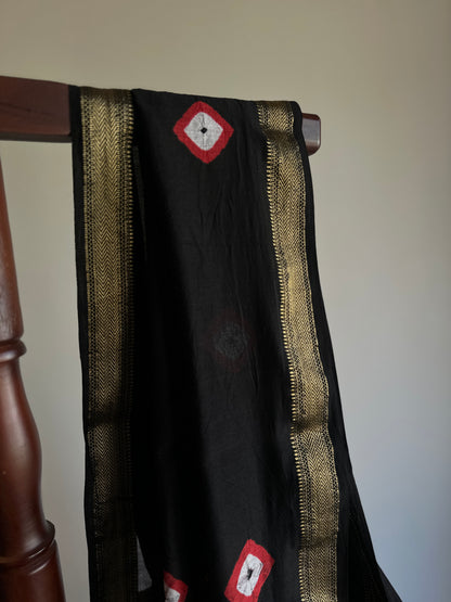Black Red Shibbori Motif Silk By Cotton Maheshwari Saree