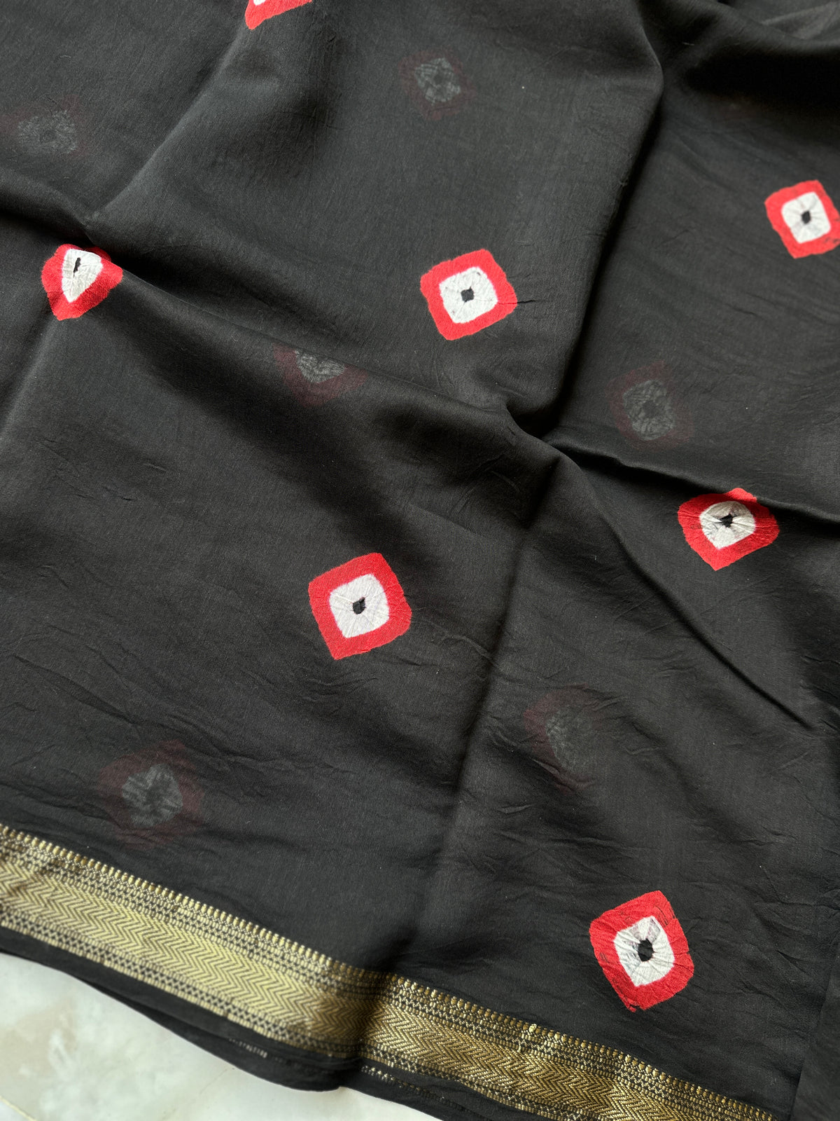 Black Red Shibbori Motif Silk By Cotton Maheshwari Saree