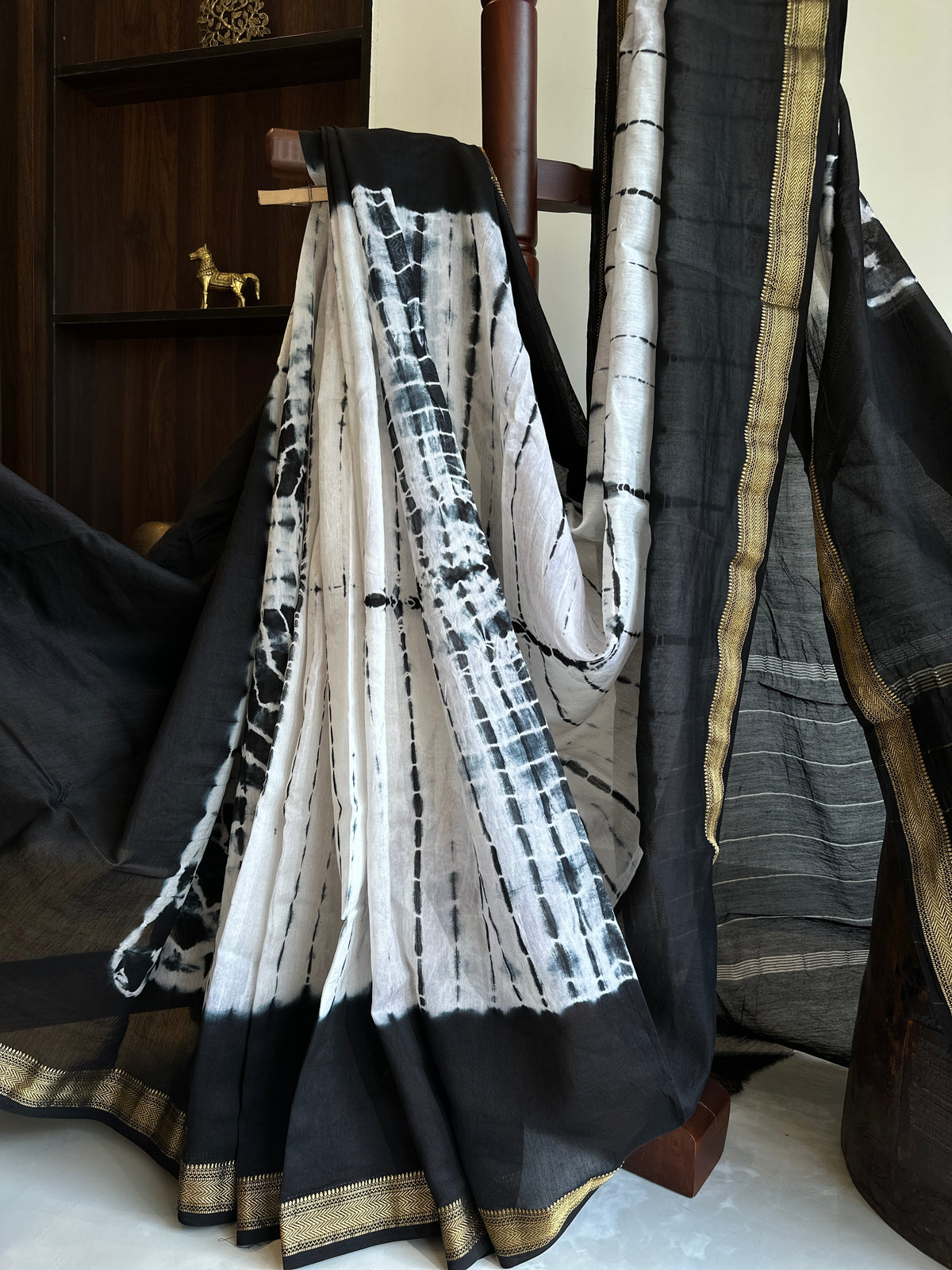 Chalk White And Black Shibbori Silk By Cotton Maheshwari Saree