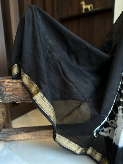 Chalk White And Black Shibbori Silk By Cotton Maheshwari Saree