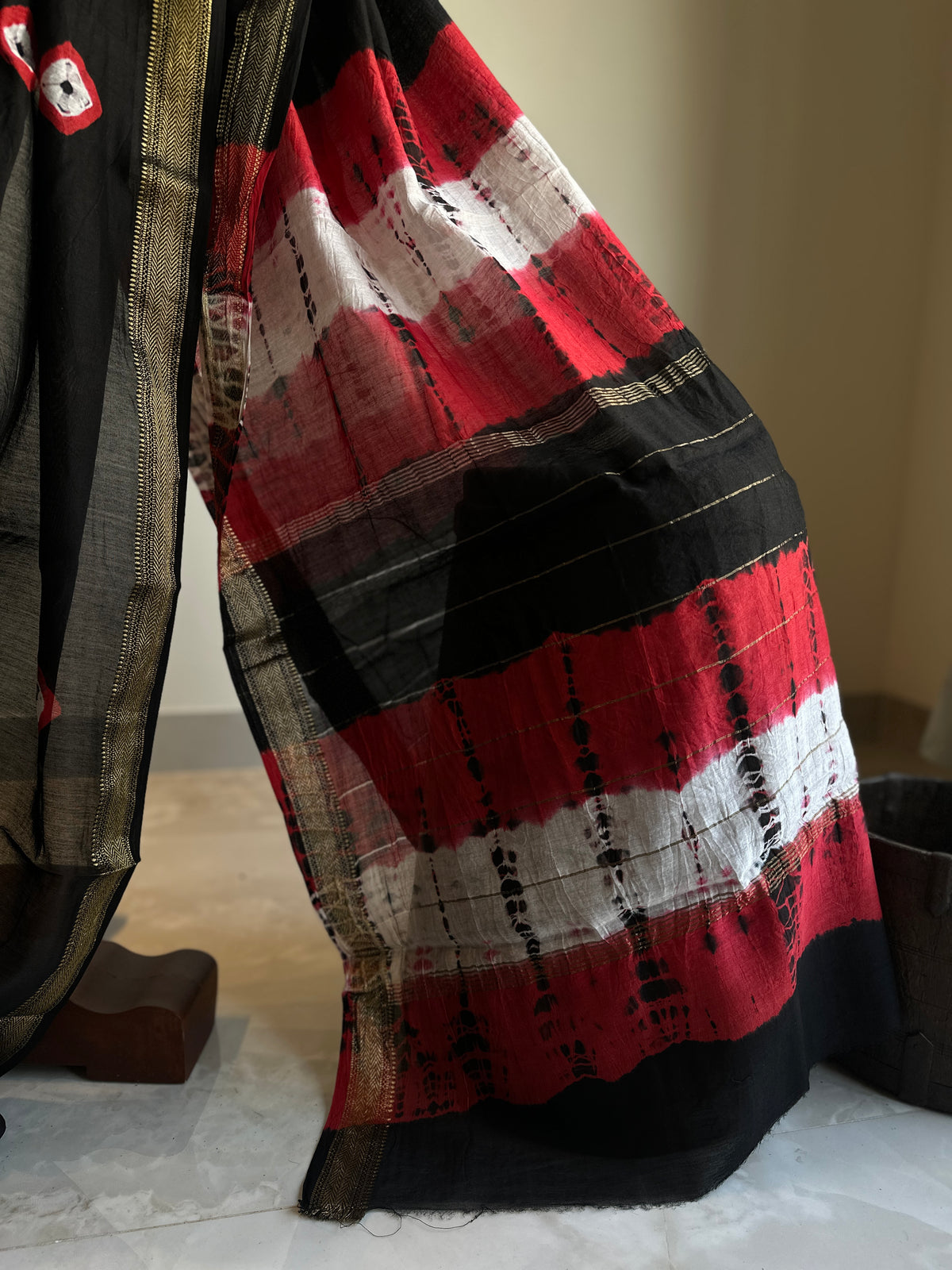 Black Red Shibbori Motif Silk By Cotton Maheshwari Saree